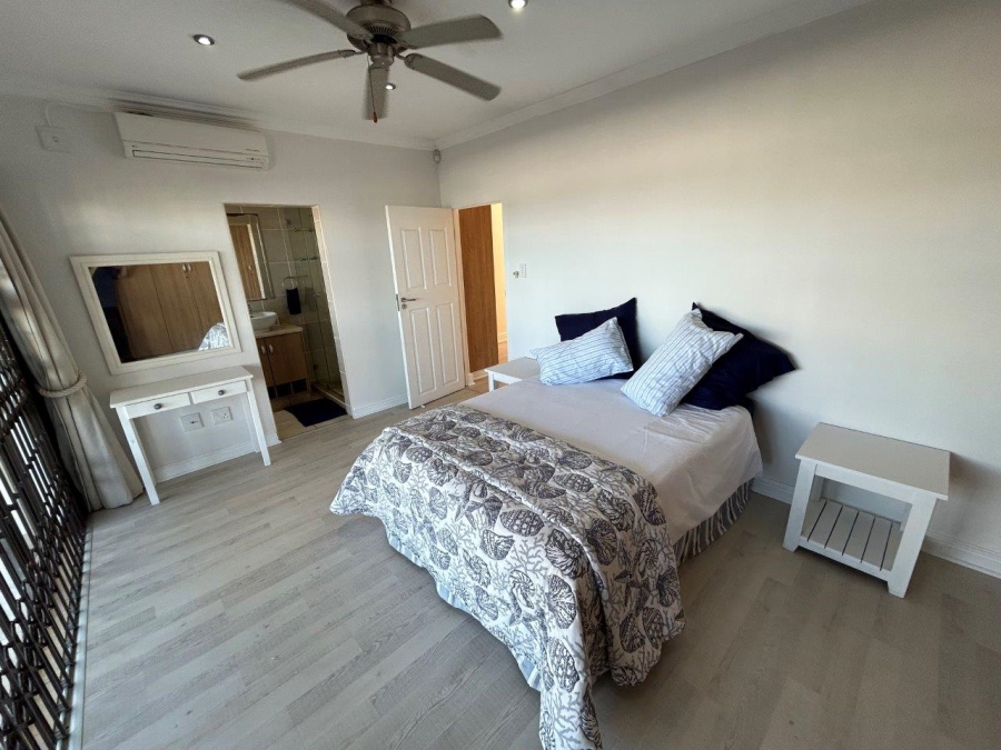 9 Bedroom Property for Sale in Wavecrest Eastern Cape